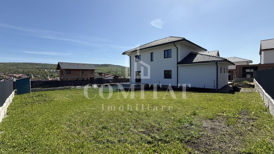 Casă individuală cu garaj și 700 teren Chinteni - Poză 1