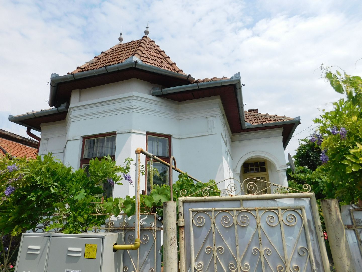 Casă cu arhitectură deosebită de vânzare, cu 800 mp teren, lângă Dedeman - Poză 3