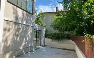 Refugiu Urban cu Eleganță Clasică – Vilă Renovată în Inima Primăverii - Poză 18
