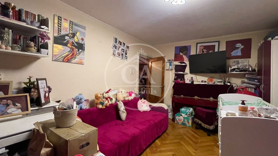 Apartament cu 3 camere de vânzare în zona Rogerius, Oradea - Poză 2