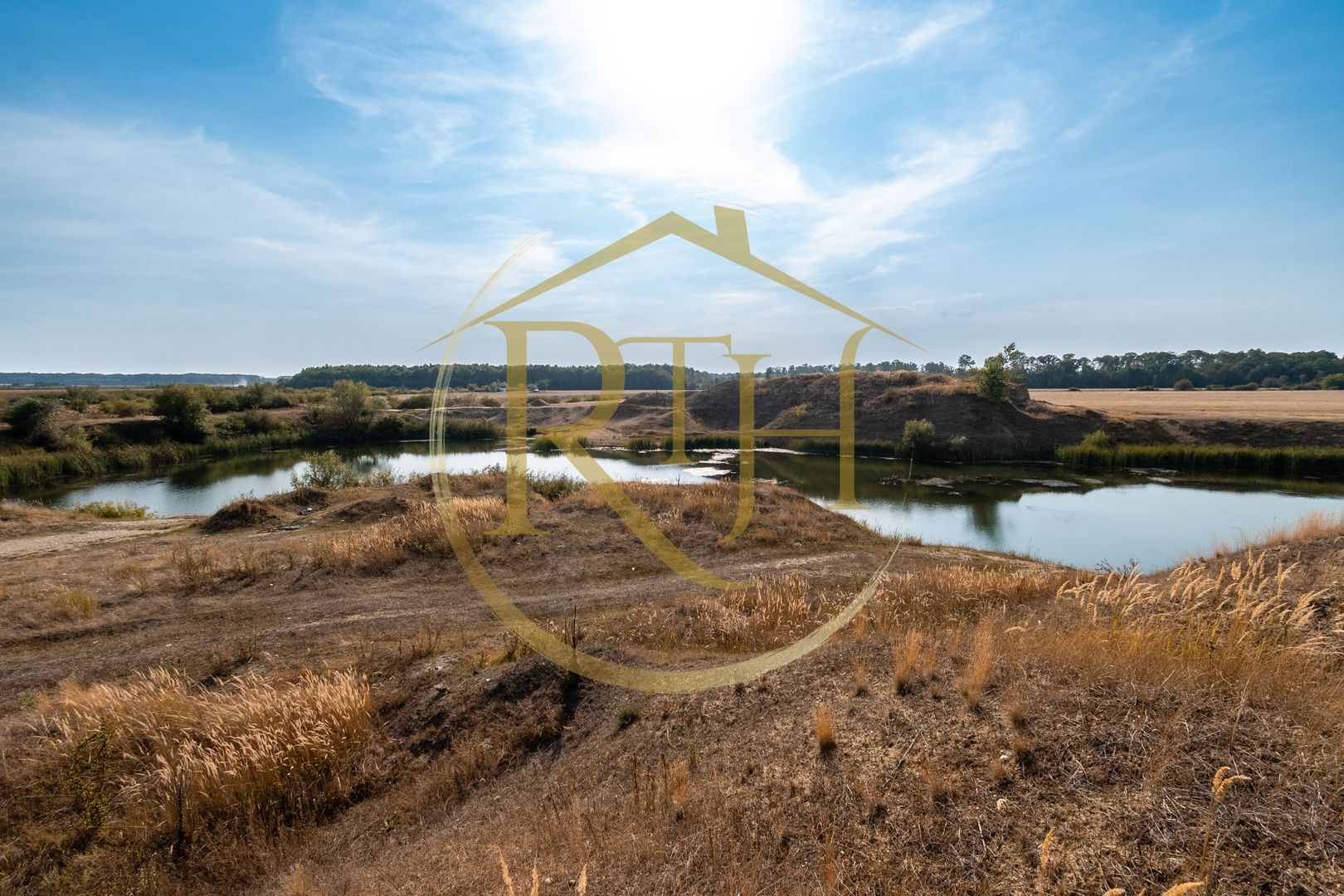 Investiție unică, 10 ha teren cu luciu de apă, ideal pentru turism și agrement! - Poză 17