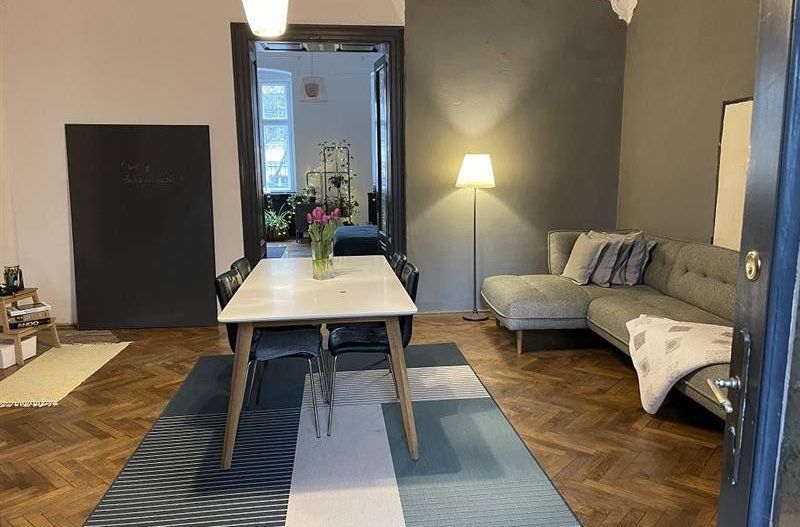 Apartament ELEGANT cu GRADINA - 2CAM 70MP Central - Liceul Balcescu - Poză 1