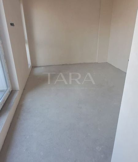 Vânzare Apartament 3 Camere Semidecomandat.Terasă 21 mp. - Poză 3