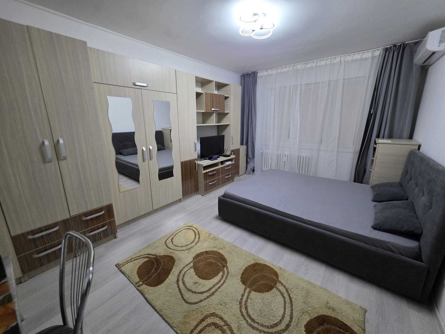 Închiriez garsonieră spațioasă, Auchan Vitan,  plan secund - Poză 3