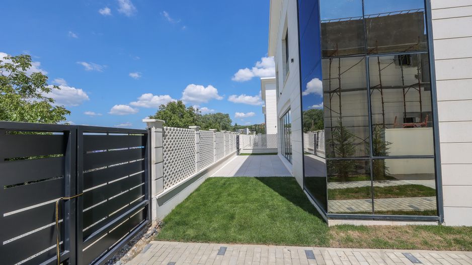 Vila in ansamblu exclusivist cu finisaje si dotări premium - Poză 13