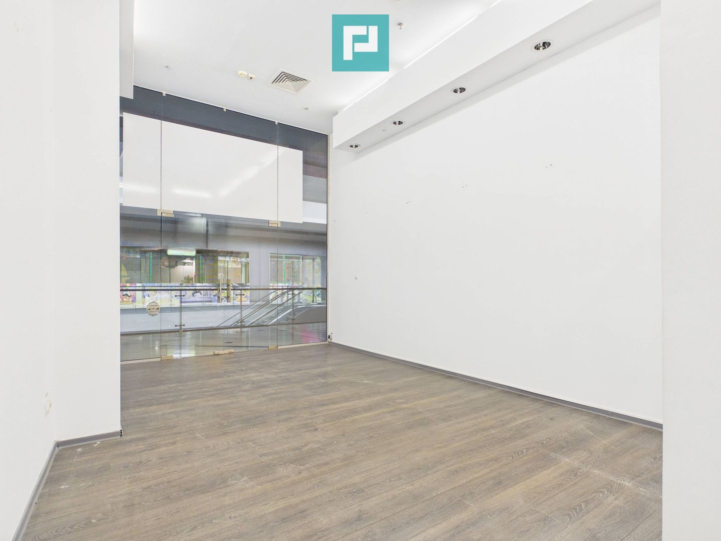 Spațiu comercial/de birouri/showroom în Arad - Poză 2
