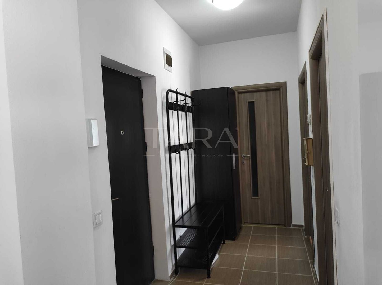 Apartament cu 2 camere, mobilat și utilat, parcare inclusă. - Poză 5