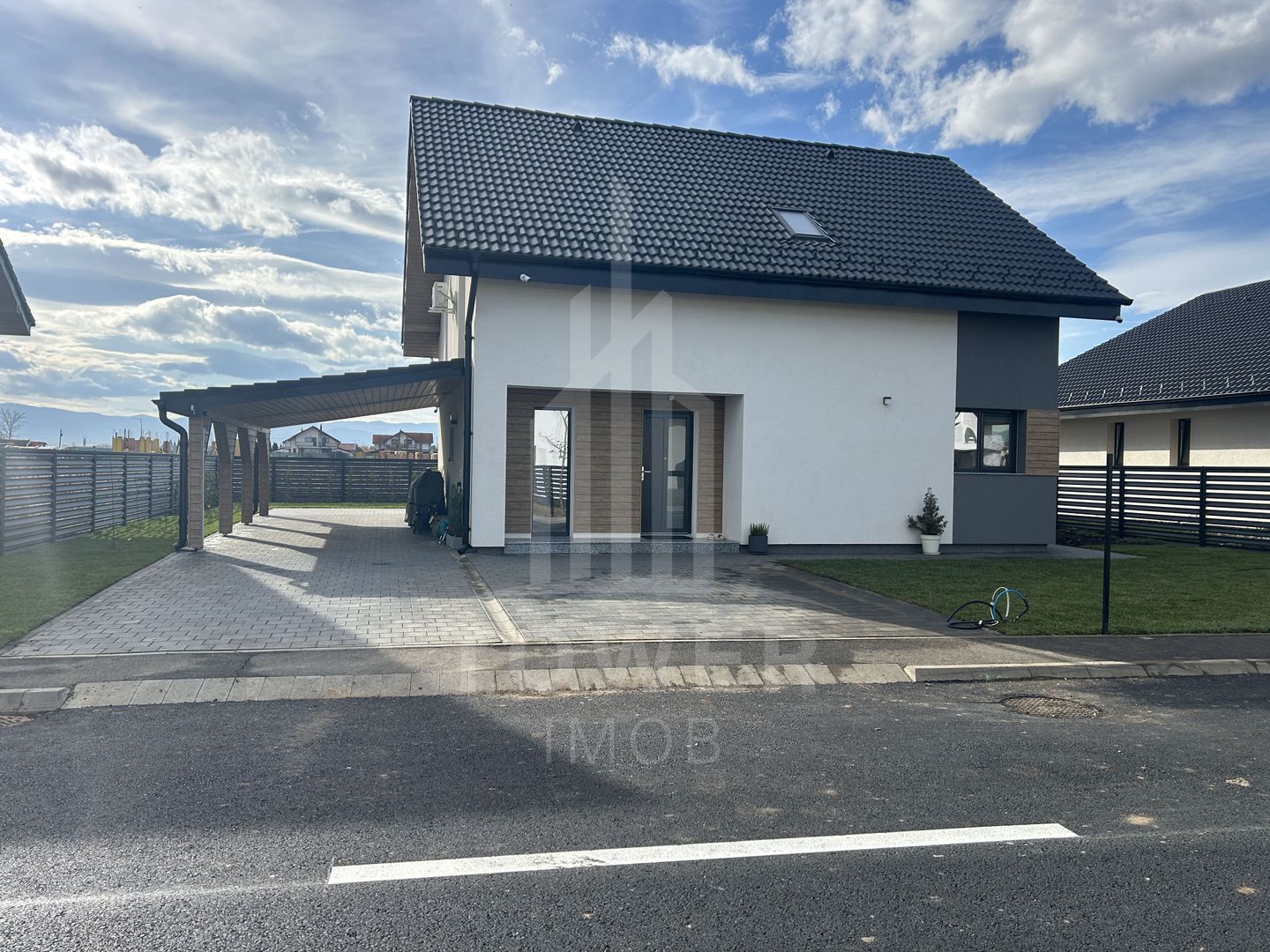 Casă individuală INDEPENDENTĂ ENERGETIC - Poză 1