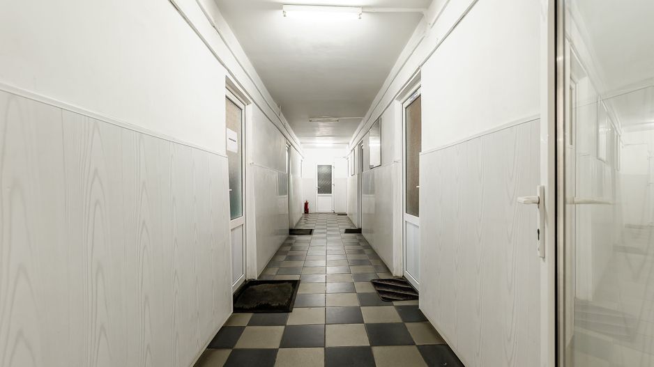 Birouri și platformă betonată cartier Micălaca - Poză 4