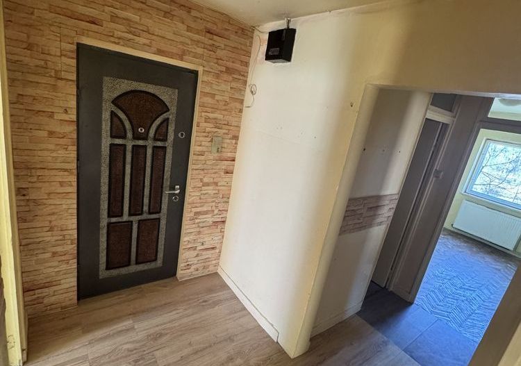 BRASADAS vinde ap 3 cam etaj 4/4 in Micro 17. - Poză 1
