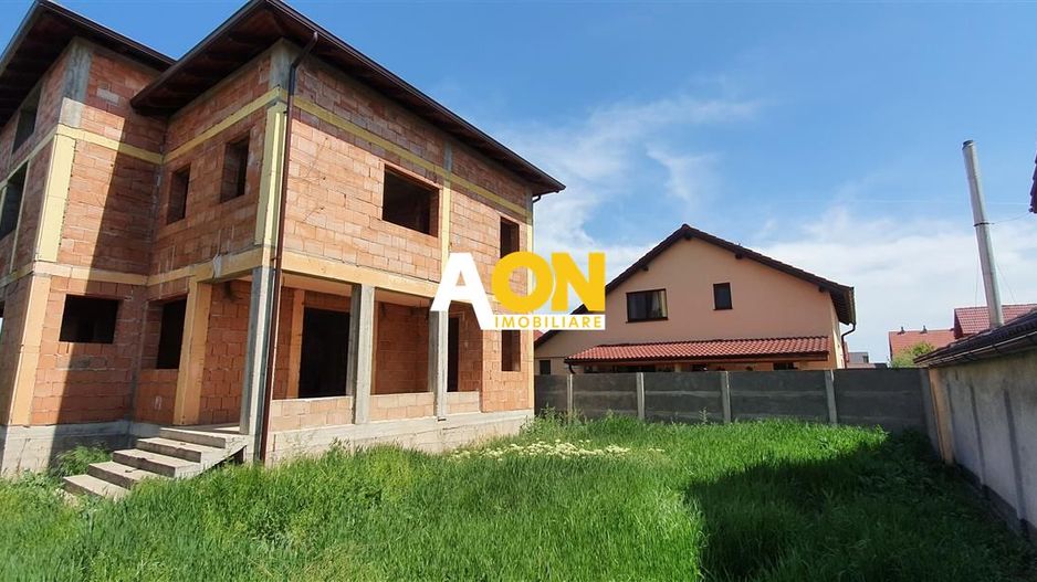 Casa la rosu cu toate utilitatile, zona Alba Micesti - Poză 2