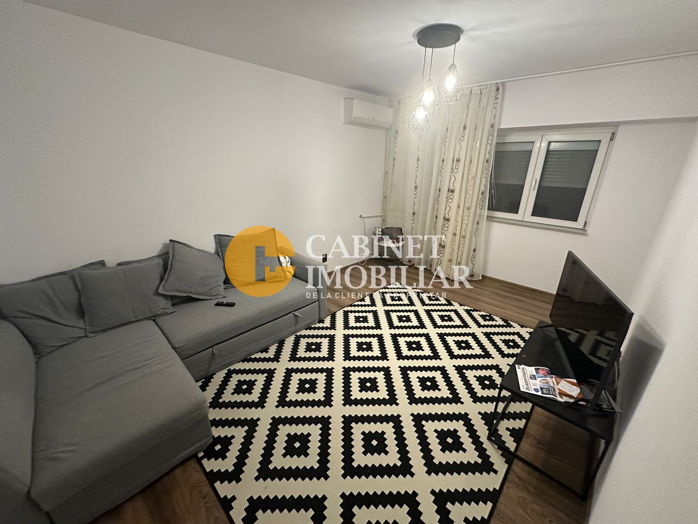 GARĂ - ARCU - 3 CAMERE DECOMANDAT - ETAJ INTERMEDIAR - Poză 1