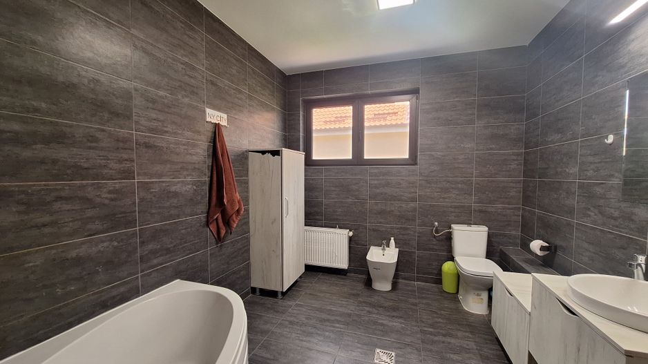 Duplex 4 cam 3 bai parcare&curte Prelungirea Ghence str. Maracineni - Poză 15