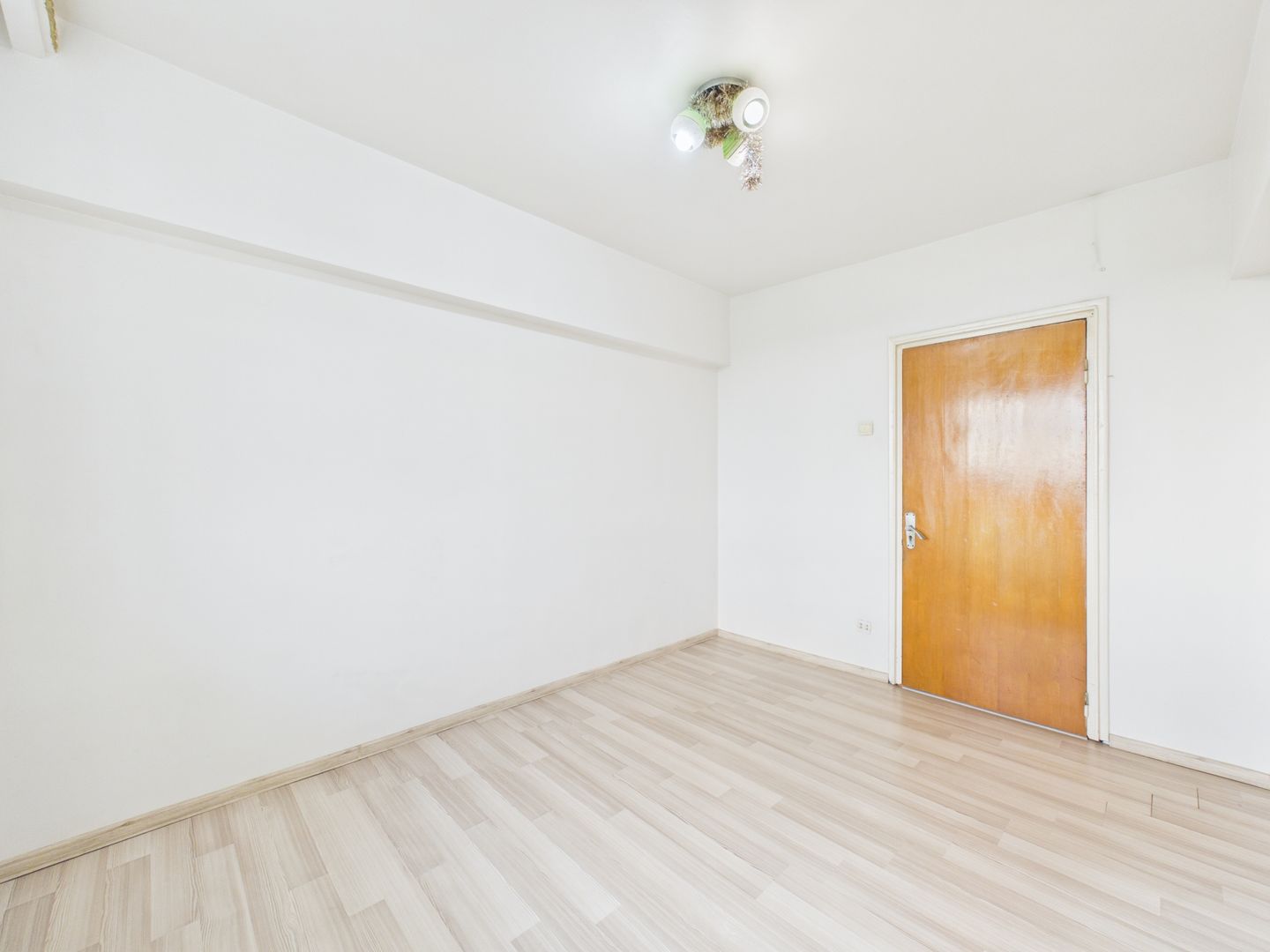 Apartament cu 3 camere de vânzare în zona Giurgiului - Poză 14