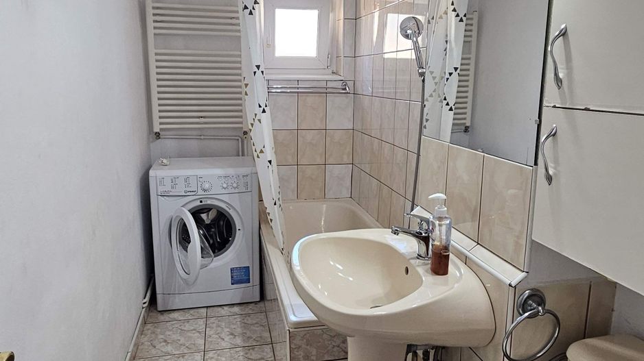 Grivitei ,zona Colinei apartament mobilat si utilat complet - Poză 2
