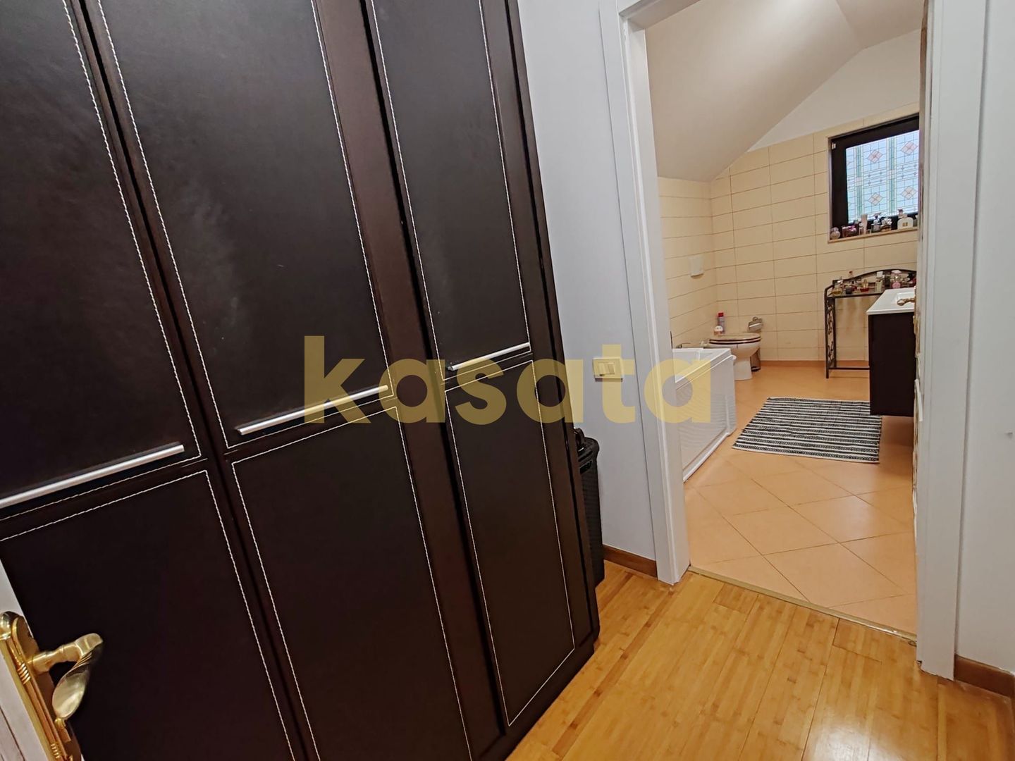 Vila care redefinește echilibrul între rafinament, spațiu și liniște - Poză 38