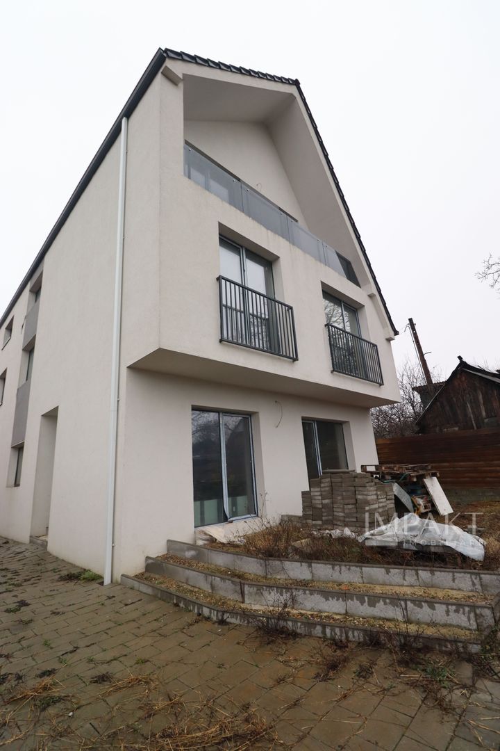 Duplex de vanzare In Dambul Rotund, teren de 697 mp! - Poză 1