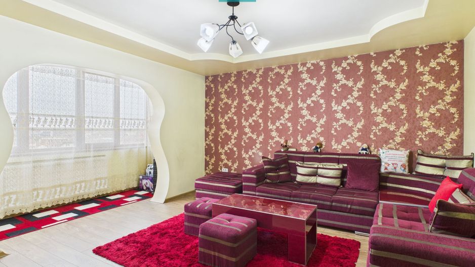 Apartament spațios cu 4 camere în Vlaicu - Poză 1