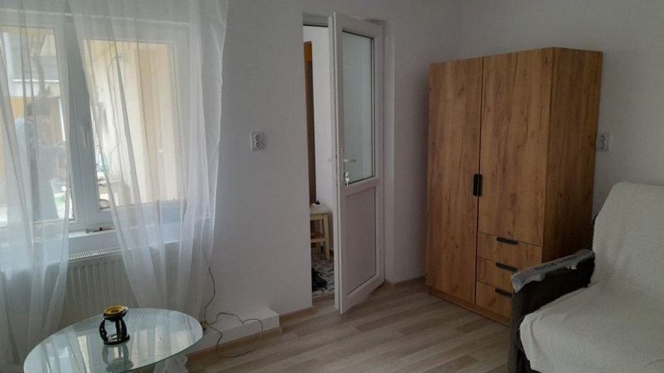 Dristor, Piata Ramnicu Sarat, casa - Poză 3