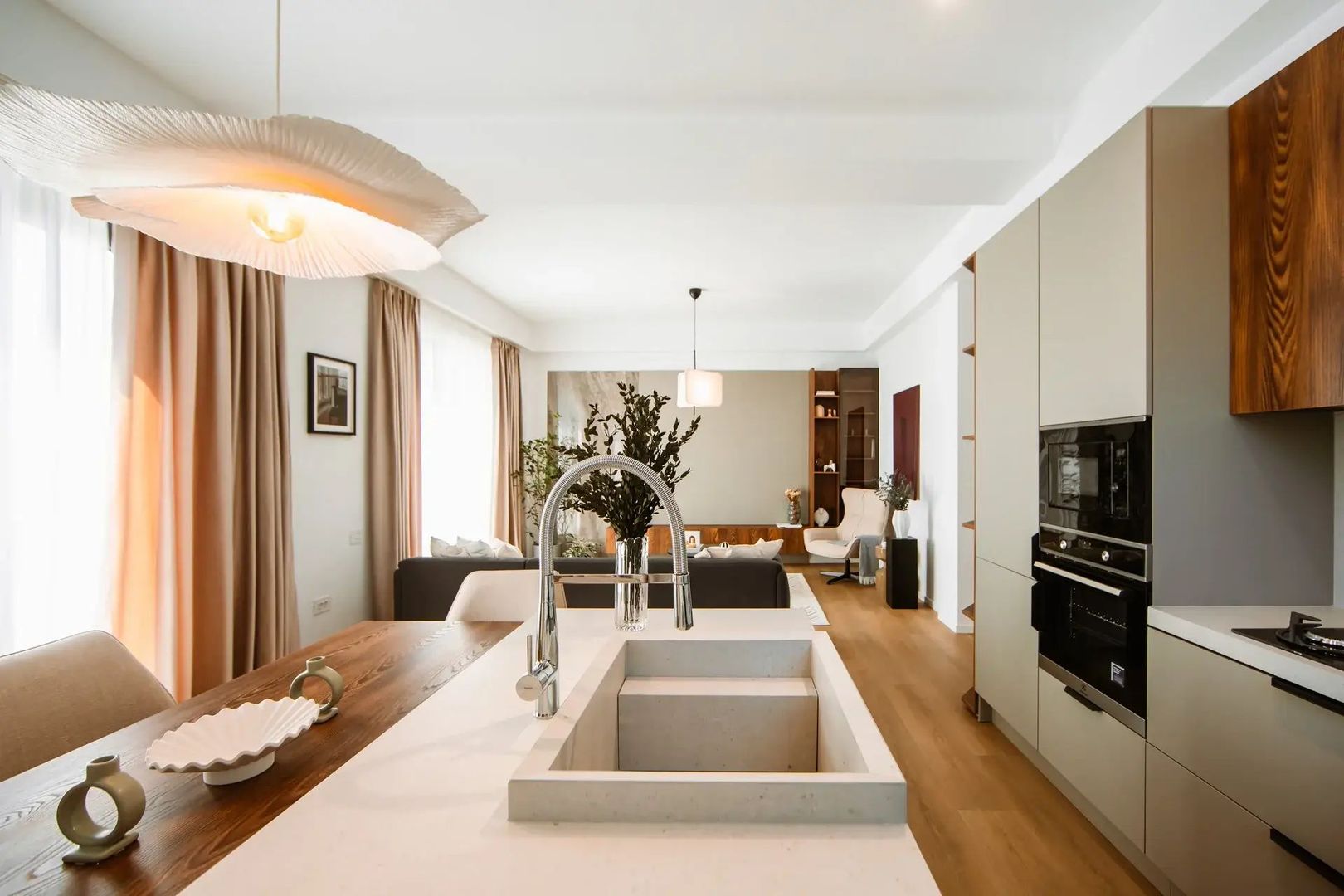 VILĂ INDIVIDUALĂ CU PANOURI FOTOVOLTAICE | COMPLEX CU PISCINA | TUNARI - Poză 3