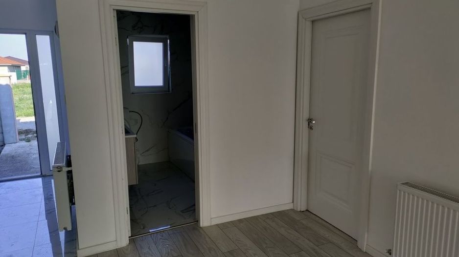 Vand sau schimb cu apartament, casa tip P in Martinesti - Poză 4