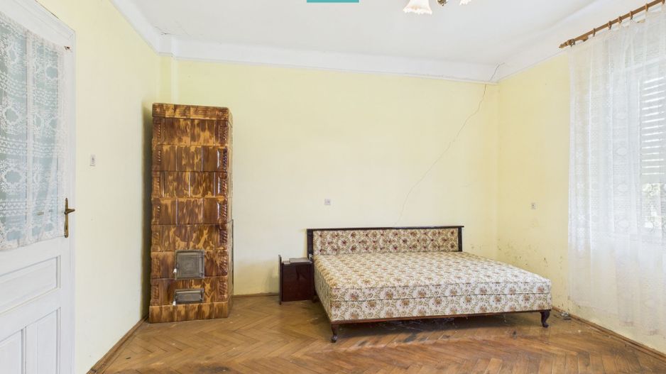 Casă cu teren generos, zonă centrală, Curtici - Poză 4