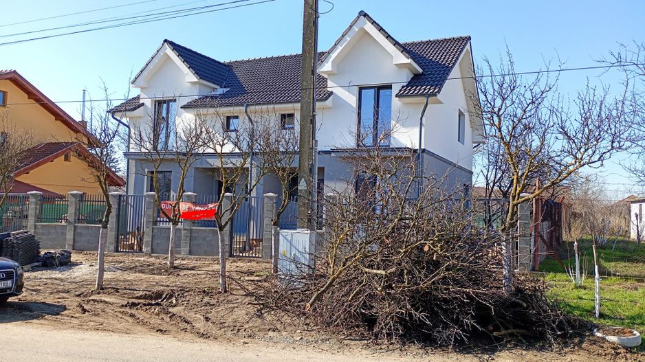 Sanandrei Duplex cu 4 Camere, Drum Asfaltat, Toate Utilitatiile - Poză 1