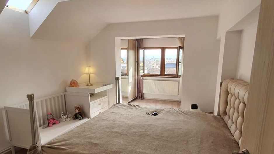 Aapartament renovat 4 camere etaj 2 suprafata 84.66 mp in Piata Cluj - Poză 1