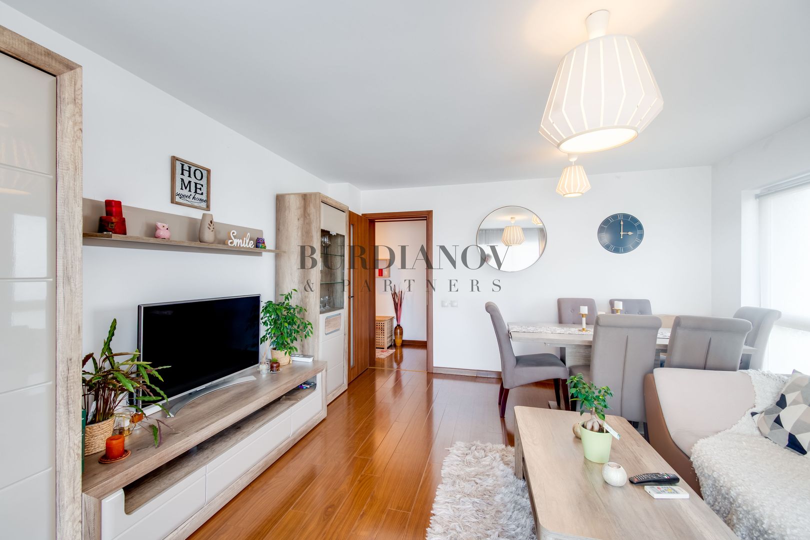 Apartament cu 3 camere de vânzare - Ten Blocks Residence-Metrou Păcii - Poză 2