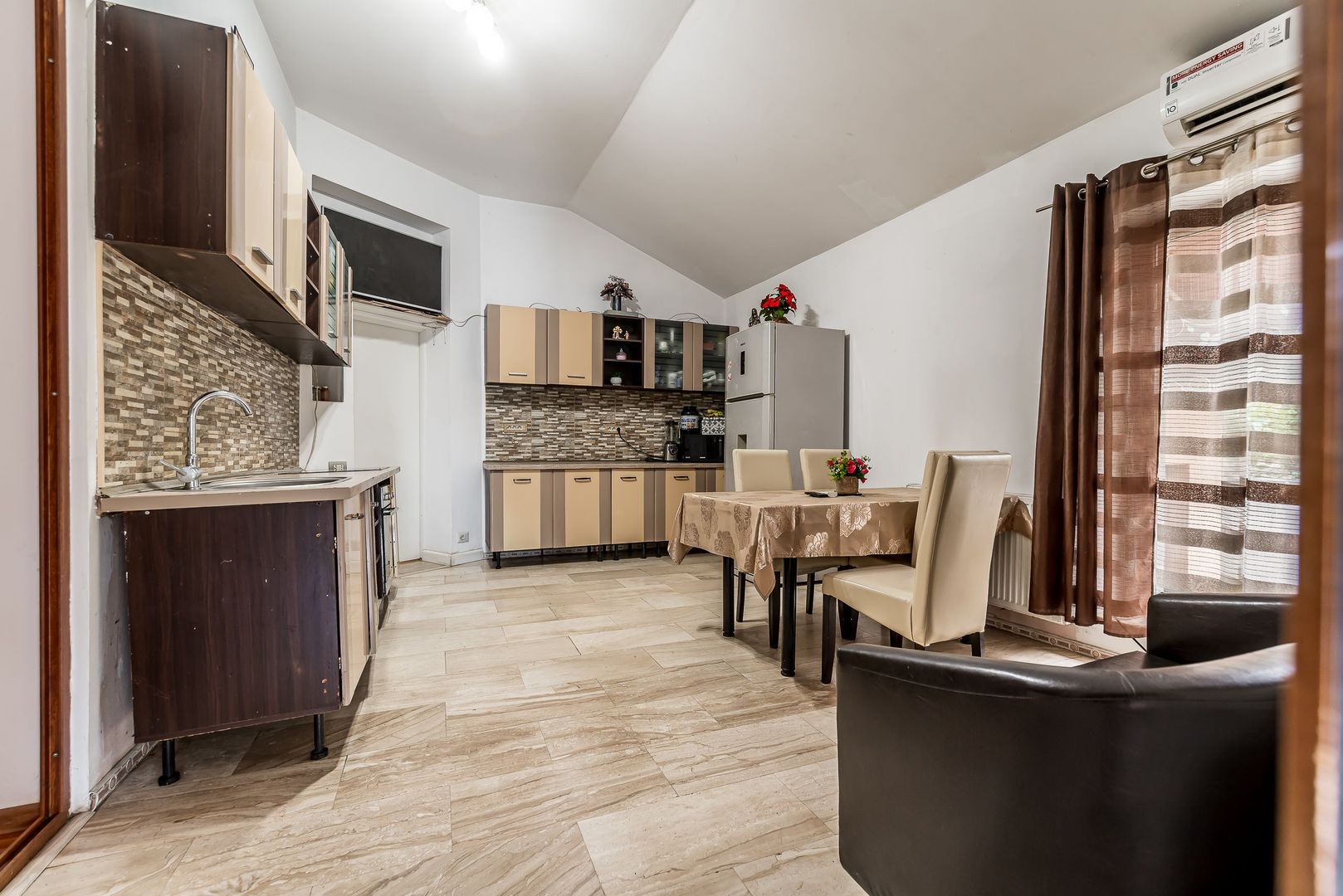 Casa 6 camere - teren 558 mp - Centrul Aradului - COMISION 0 - Poză 6