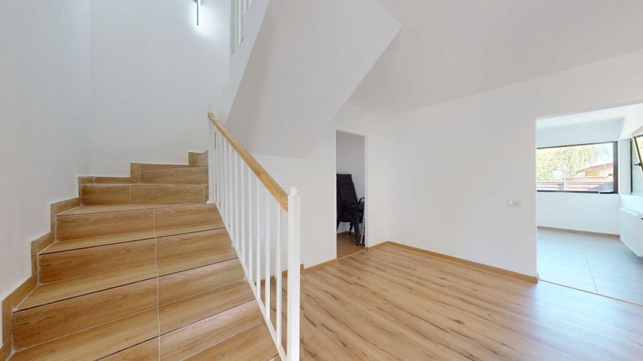 Casa Duplex cu 3 dorm.+ Dressing + Panouri Solare! Cu 2 intrari! - Poză 1