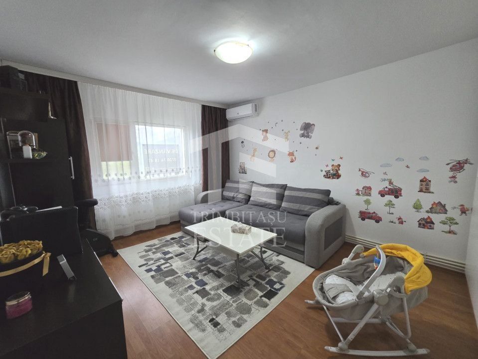 INEL I - Apartament cu centrala pe gaz, loc de parcare si pod de 60 mp - Poză 1
