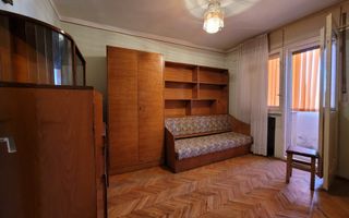 De Vânzare apartament 3 camere Micro 16 - Poză 3