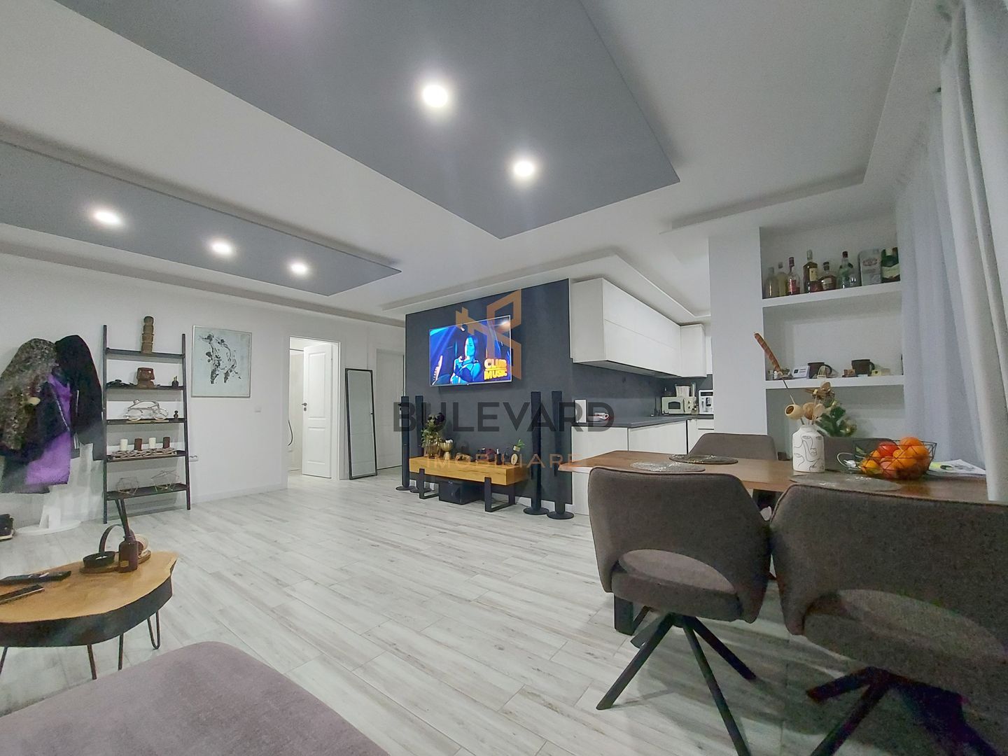 Penthouse cu terasa de 72 mp, zona strazii Eroilor! - Poză 3