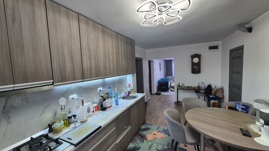 Ap decomandat 4 camere , 2 bai si 2 balcoane-zona Colentina bloc 1986 - Poză 2