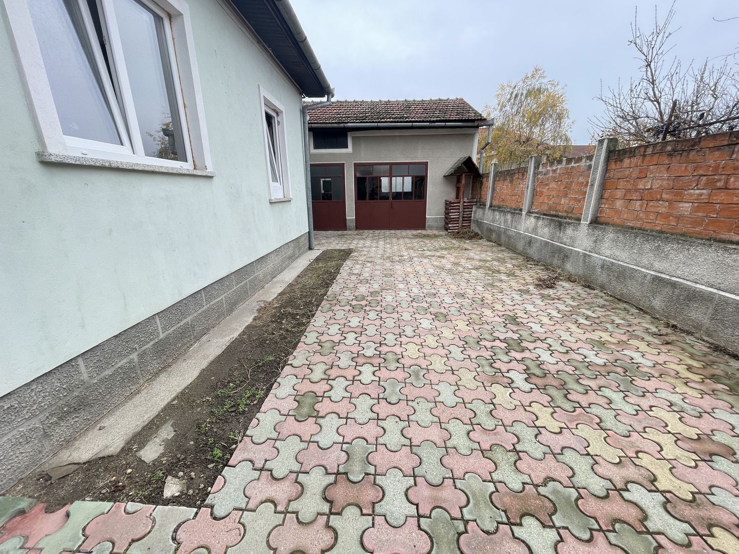 Casa de vanzare in zona Mehala - Poză 1