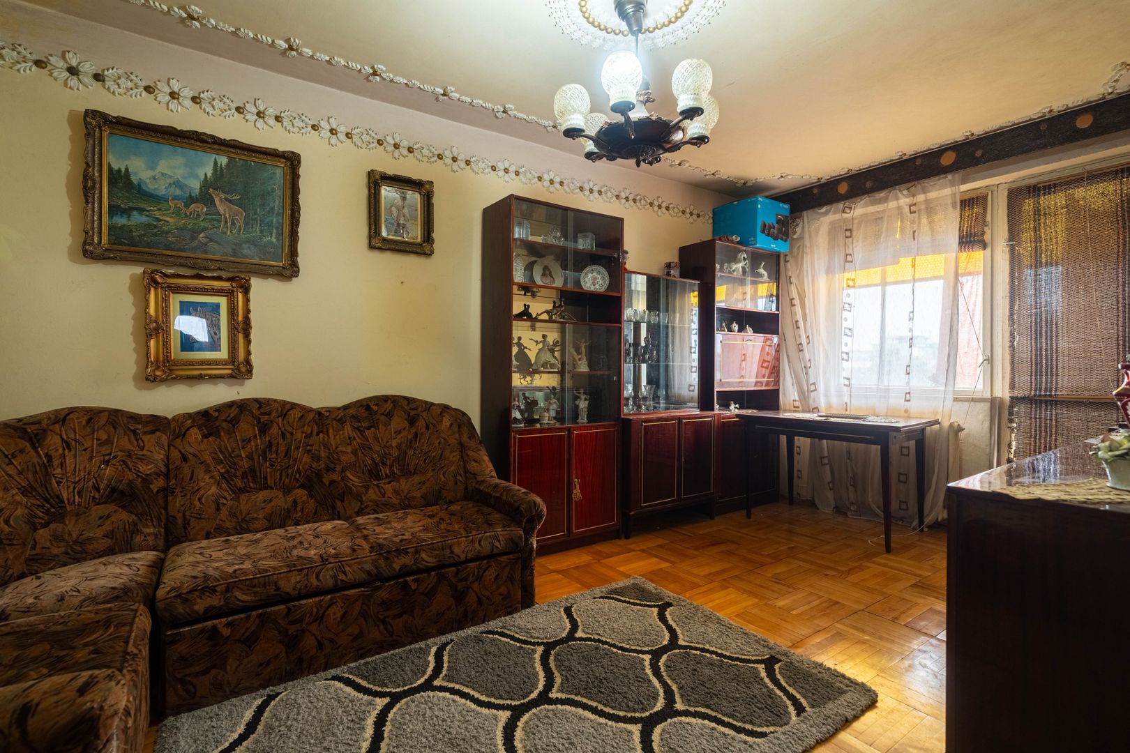 Apartament 4 camere decomandat - bvd. Revolutiei - COMISION 0 - Poză 1