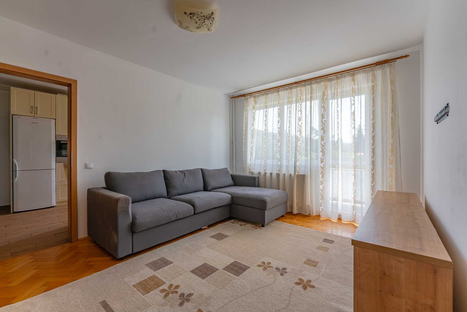 Apartament mobilat si utilat cu loc de parcare - Poză 6