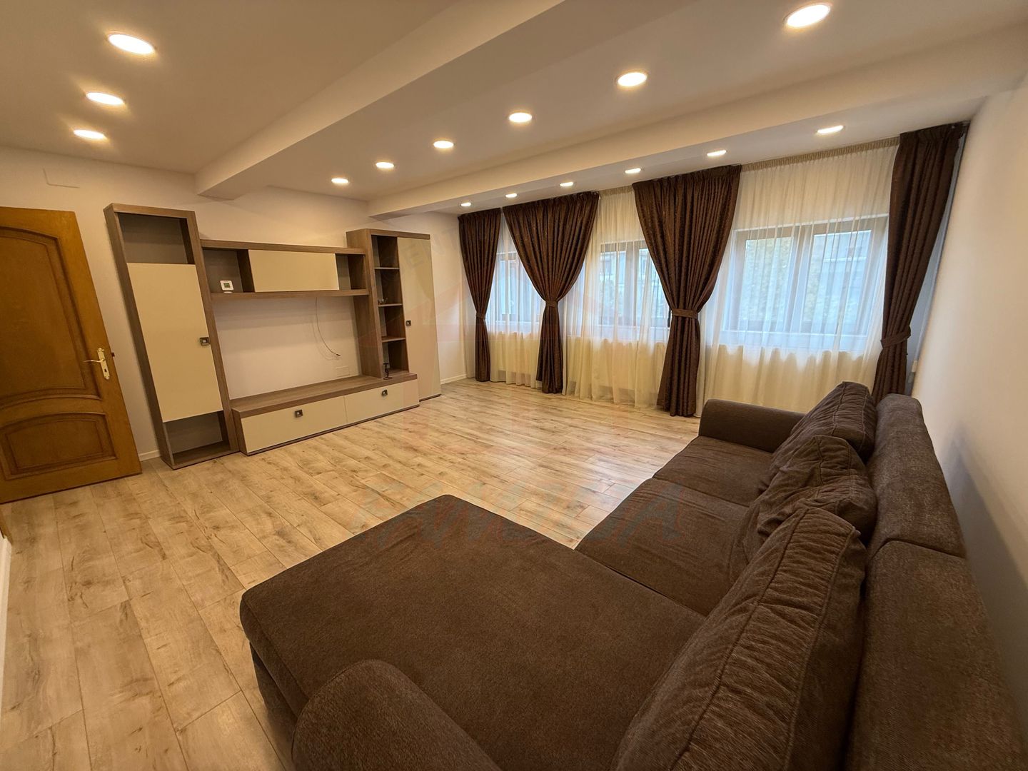 🏛️✨ APARTAMENT DEOSEBIT CU 2 CAMERE – CLĂDIRE CU VALOARE ISTORICĂ - Poză 1