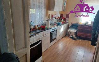 Casa la curte comuna in localitatea Nojorid - Poză 1