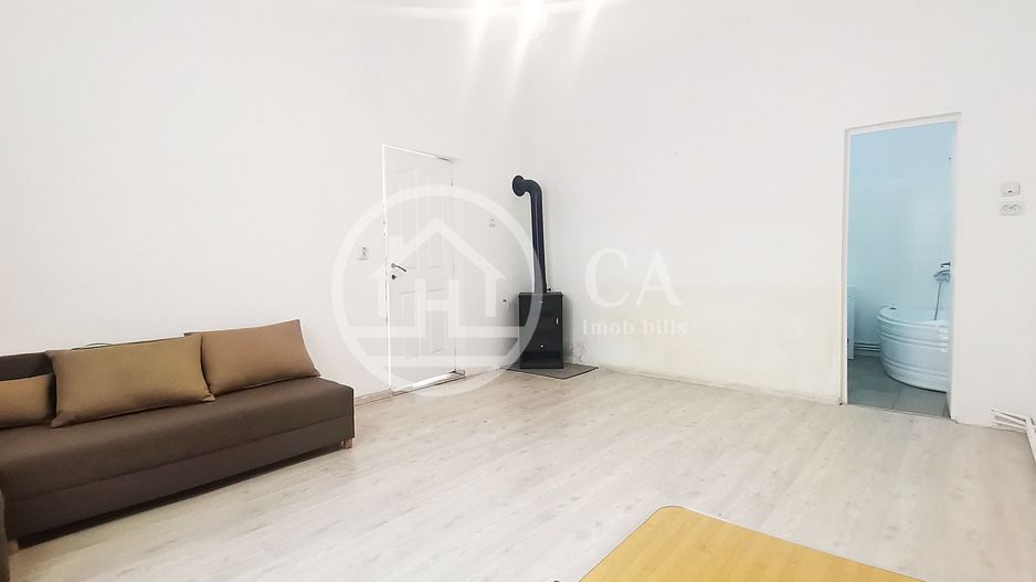 Apartament cu 1 camera la curte comuna de vanzare Central, Oradea - Poză 2