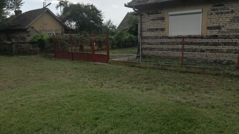 Ag BRASADAS vinde casa LOCUIBILA 3 cam teren 5.000 mp HOREA. - Poză 1
