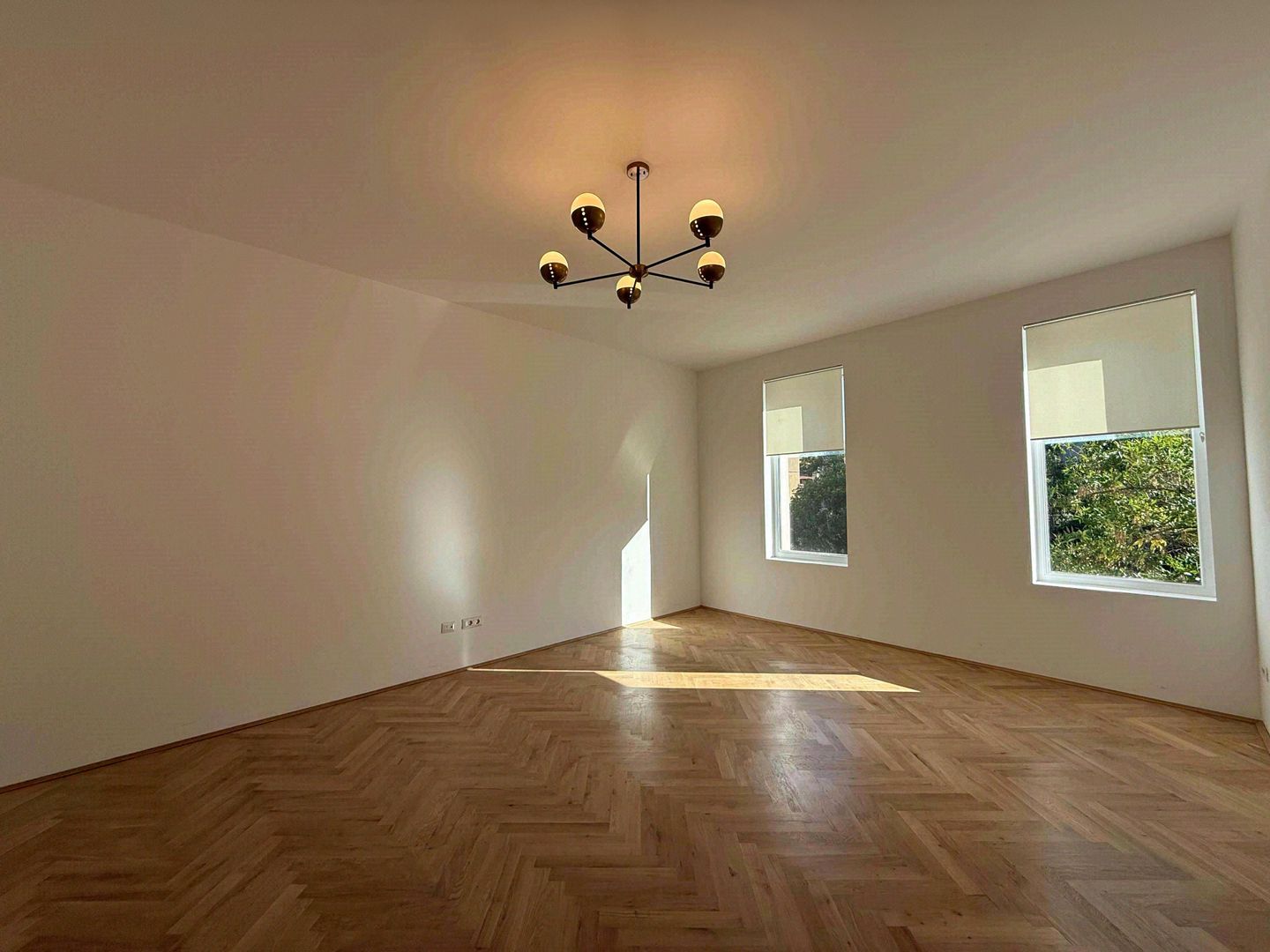 Vilă elegant renovata pentru business de prestigiu - Poză 5