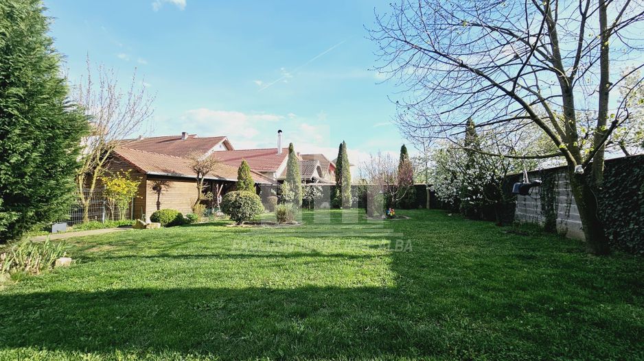 Casa individuala | Pensiune | 550 mp | 1100 mp teren | Cetate - Poză 21