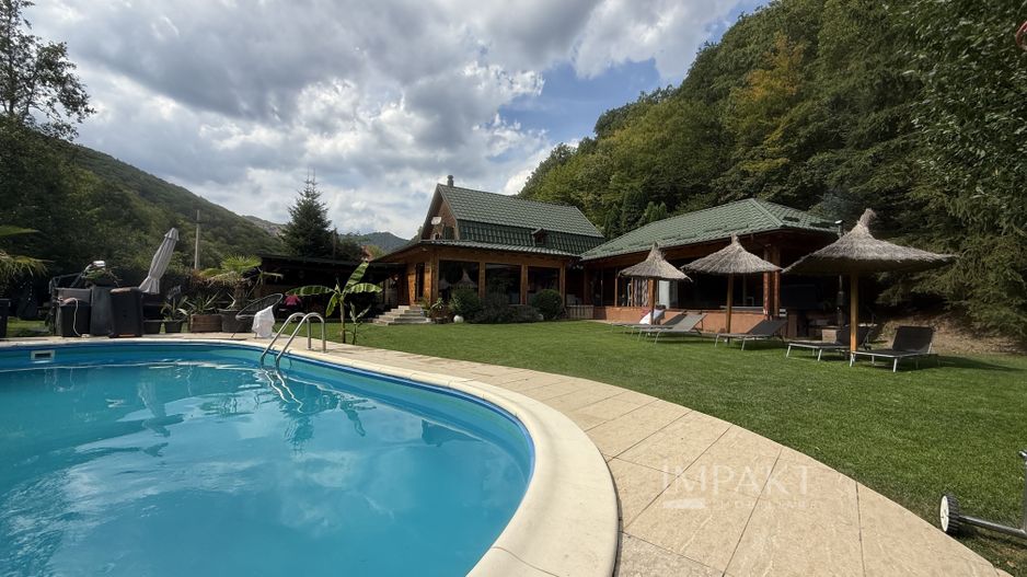 Proprietate cu front la rau si piscina exterioara in Baisoara - Poză 2