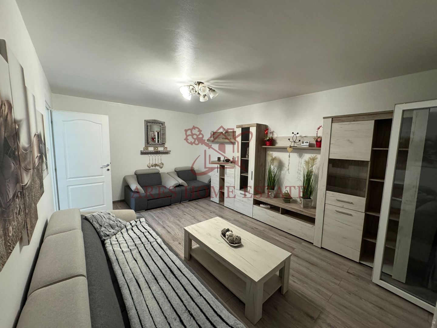 Zona Soarelui- Sud Plaza, 3 camere, 2 bai, etaj 1. Bucatarie inchisa. - Poză 2