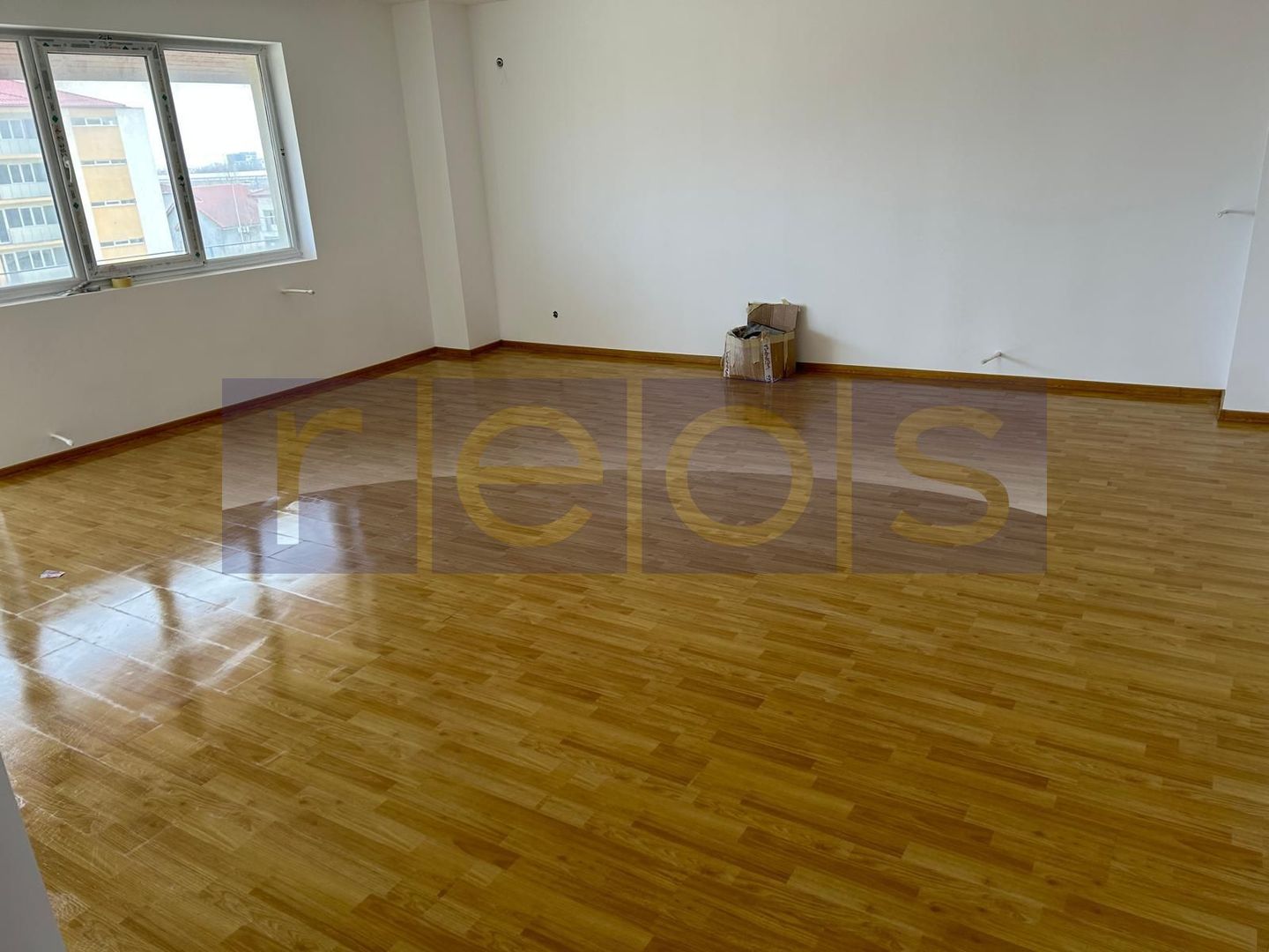 VANZARE 3 CAMERE | HANRI COANDA | 106MP | BLOC NOU | ZONA LINISTITA | - Poză 2