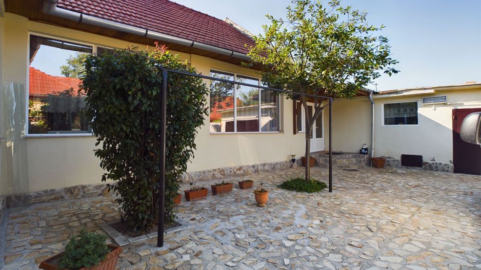 Casă cu 4 camere în zona  Aradul Nou - Poză 3