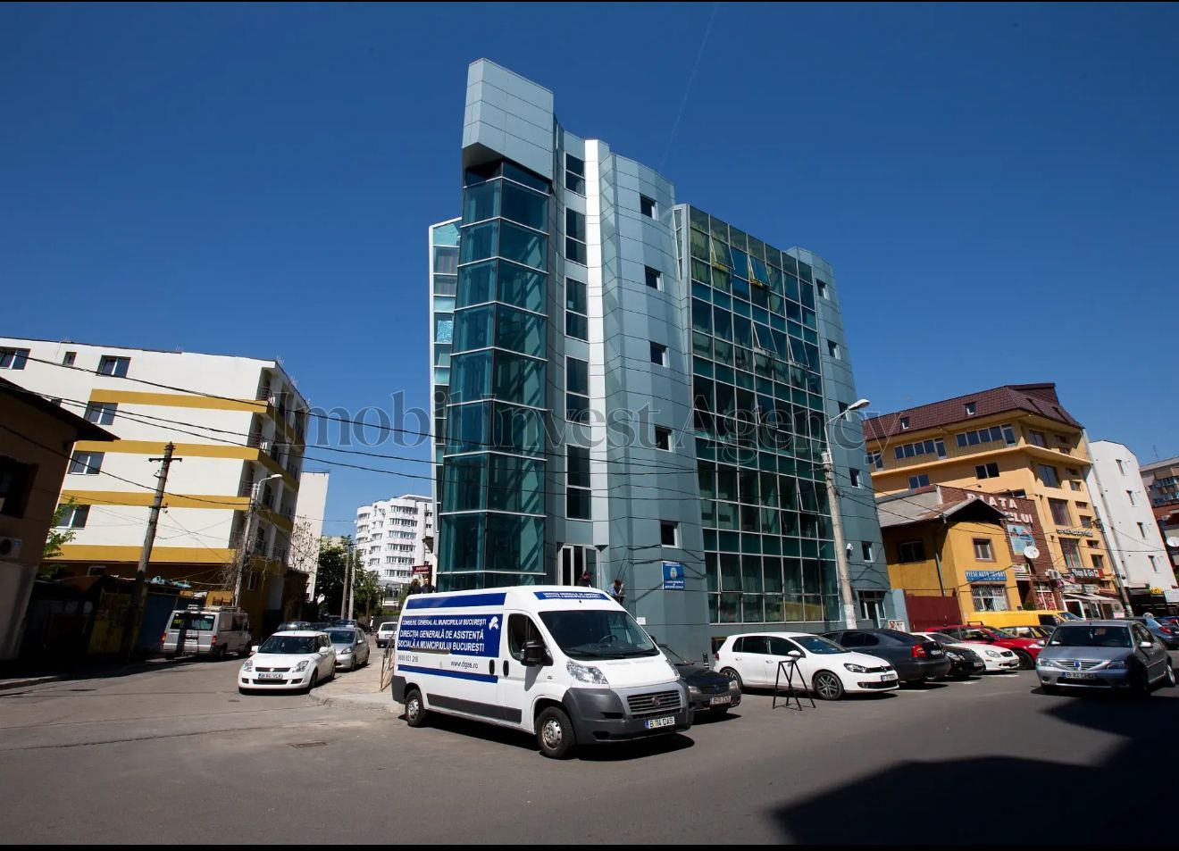 Cladire de birouri Vitan pretabilă pentru diverse afaceri. - Poză 1