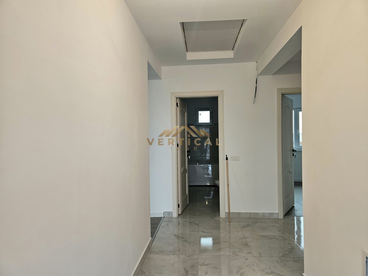 Casa pe un singur nivel cu 3 camere - com Berceni - Poză 2